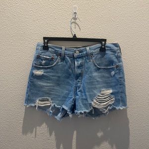 Levi’s 501 shorts size 28